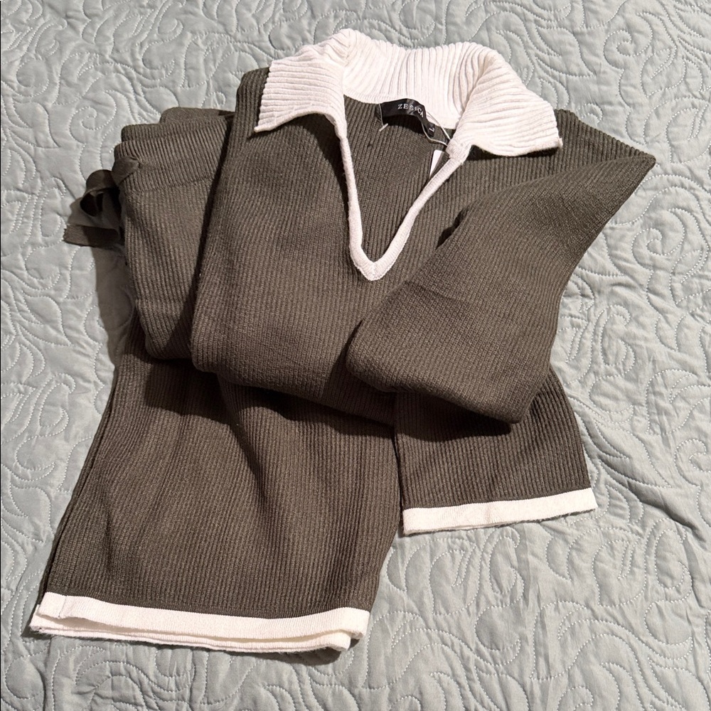 Two piece hunter Green Knit Pants with White Trim